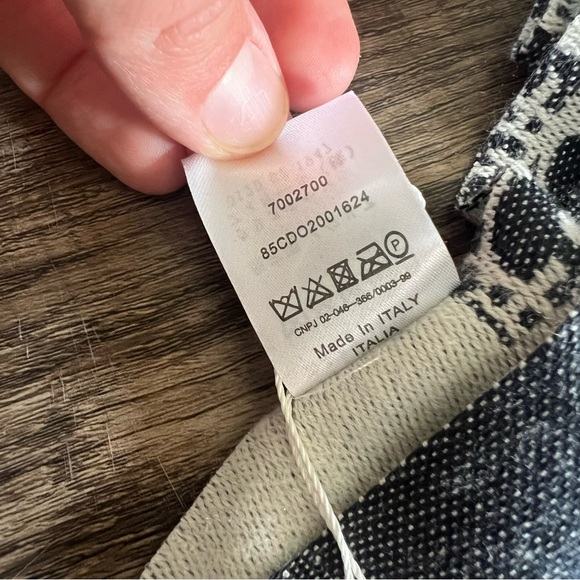 Christian Dior Oblique Bleu Marine scarf. Beautiful and so soft! Still has tags! - Picture 6 of 6